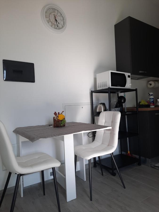 Bilocale Liberty Apartment Viggiù Екстериор снимка